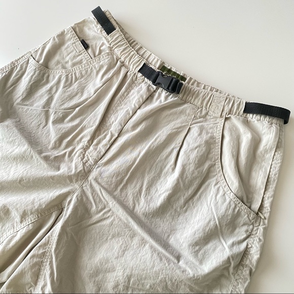 Eddie Bauer hiking / outdoor shorts. Women’s size L - Picture 2 of 9